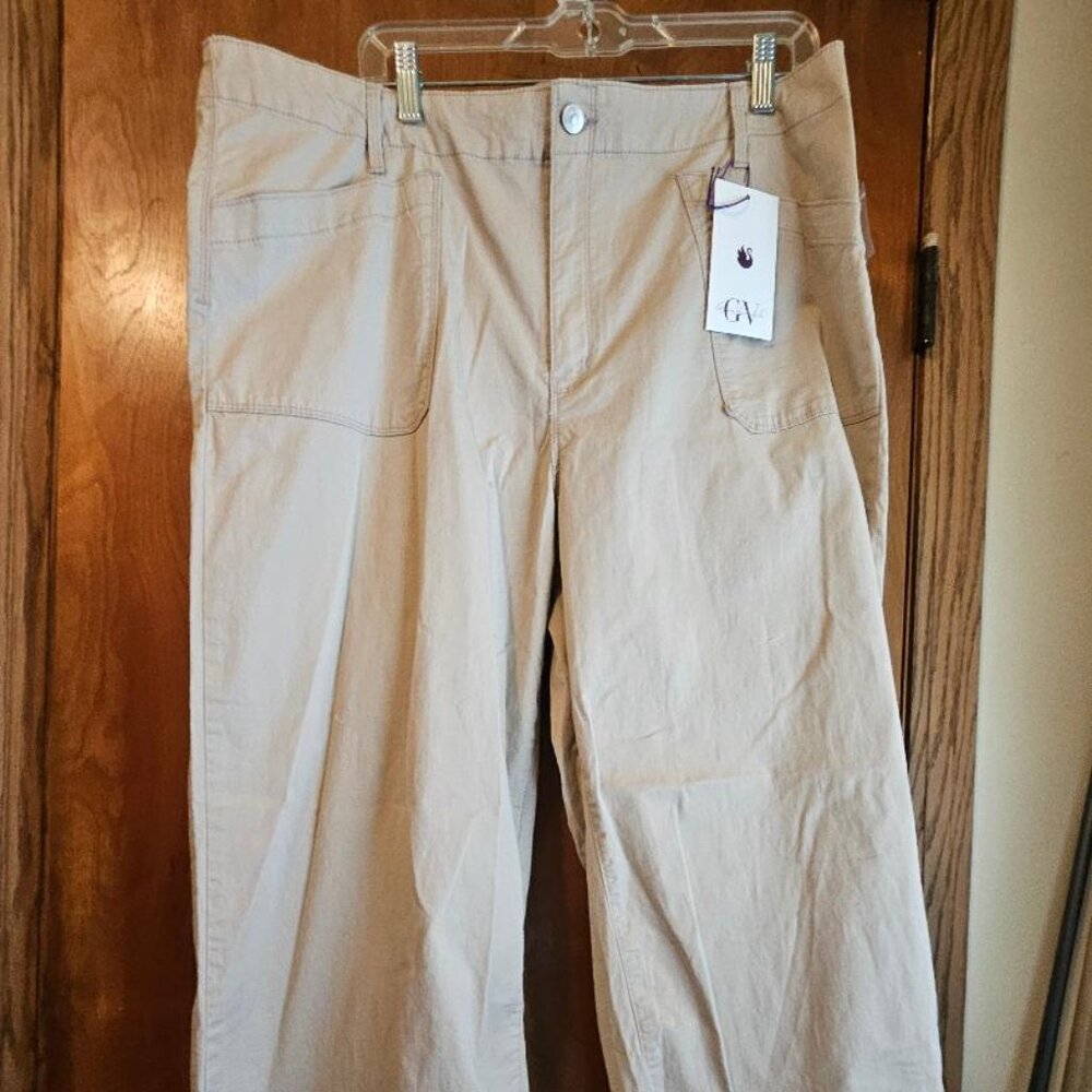 Gloria Vanderbilt Slimming Tan Capri Pants Dusty Sand Size 18 NWT
